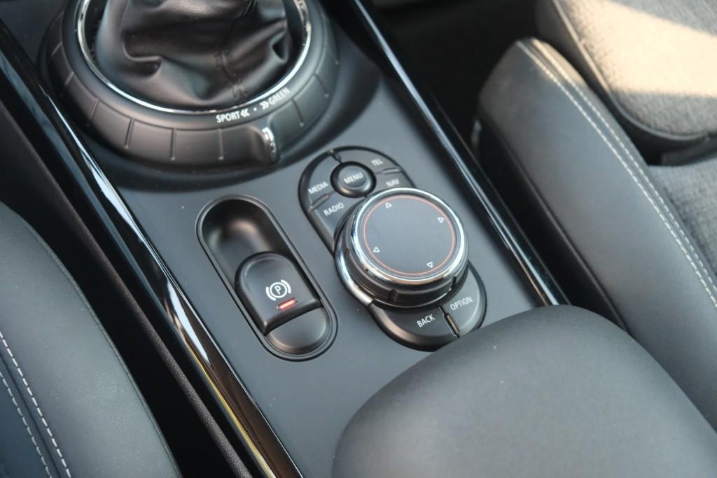 MINI Clubman 1.5 Cooper 136pk Chili Business Plus | Navi | Climate | Cruise | Keyless | PDC | Full LED afbeelding 25