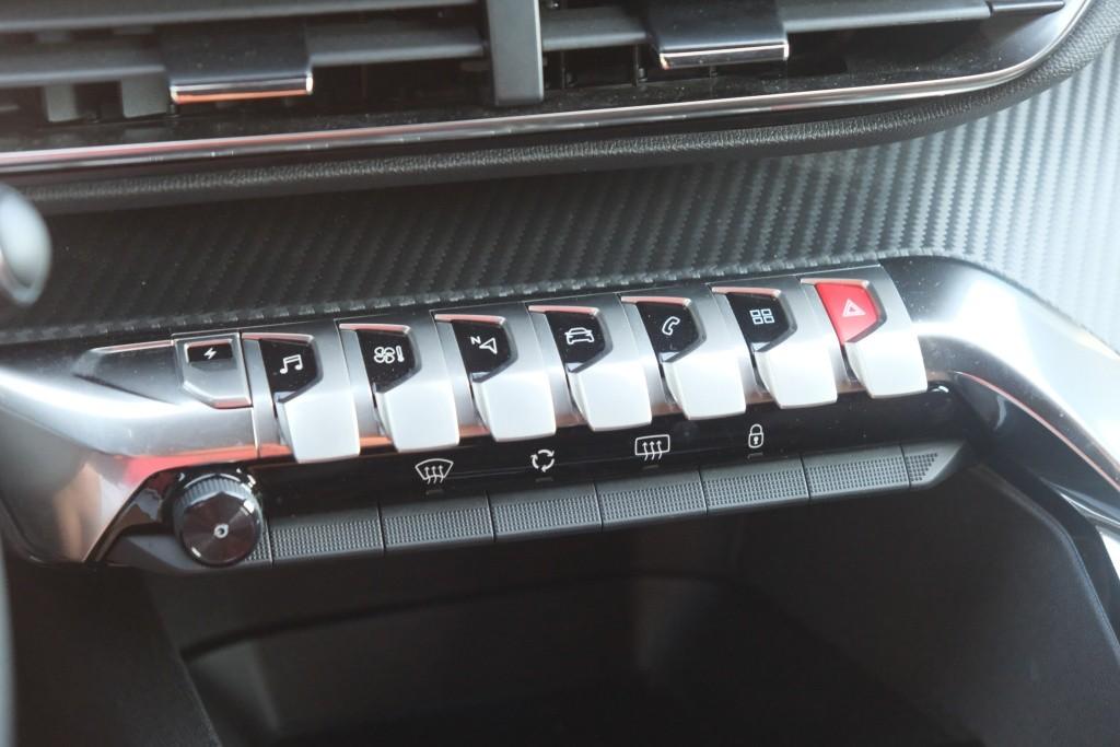 Peugeot 3008 1.6 Plug-in HYbrid 180pk EAT8 Allure Pack Business | Navi | App Connect | Adaptive Cruise | Climate | Keyless | Camera | Blind Spot afbeelding 19