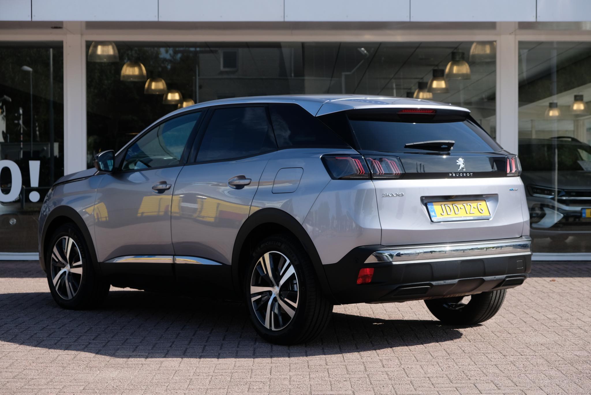 Peugeot 3008 1.6 Plug-in HYbrid 180pk EAT8 Allure Pack Business | Navi | App Connect | Adaptive Cruise | Climate | Keyless | Camera | Blind Spot afbeelding 27