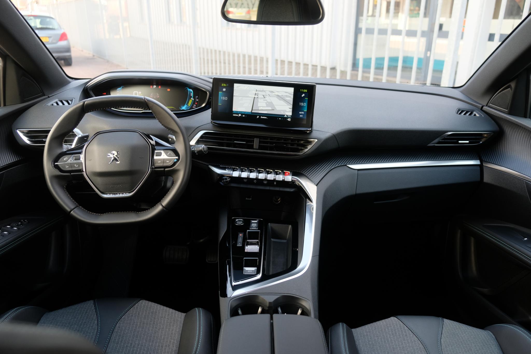 Peugeot 3008 1.6 Plug-in HYbrid 180pk EAT8 Allure Pack Business | Navi | App Connect | Adaptive Cruise | Climate | Keyless | Camera | Blind Spot afbeelding 2