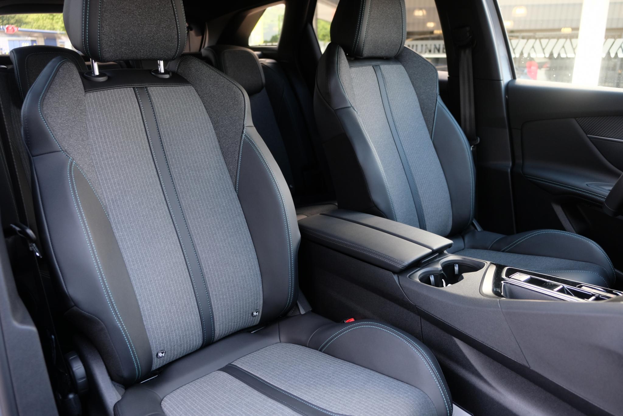 Peugeot 3008 1.6 Plug-in HYbrid 180pk EAT8 Allure Pack Business | Navi | App Connect | Adaptive Cruise | Climate | Keyless | Camera | Blind Spot afbeelding 9