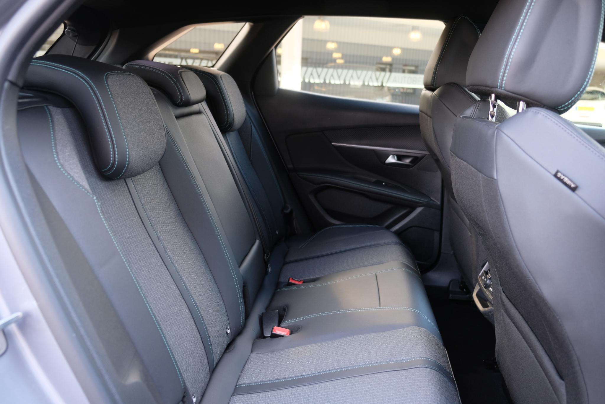 Peugeot 3008 1.6 Plug-in HYbrid 180pk EAT8 Allure Pack Business | Navi | App Connect | Adaptive Cruise | Climate | Keyless | Camera | Blind Spot afbeelding 10