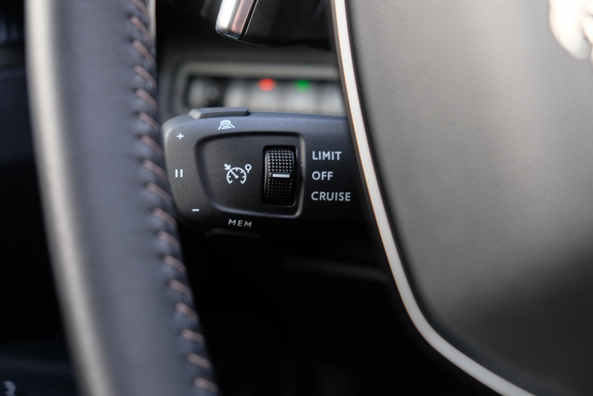 Peugeot 3008 1.6 Plug-in HYbrid 180pk EAT8 Allure Pack Business | Navi | App Connect | Adaptive Cruise | Climate | Keyless | Camera | Blind Spot afbeelding 17