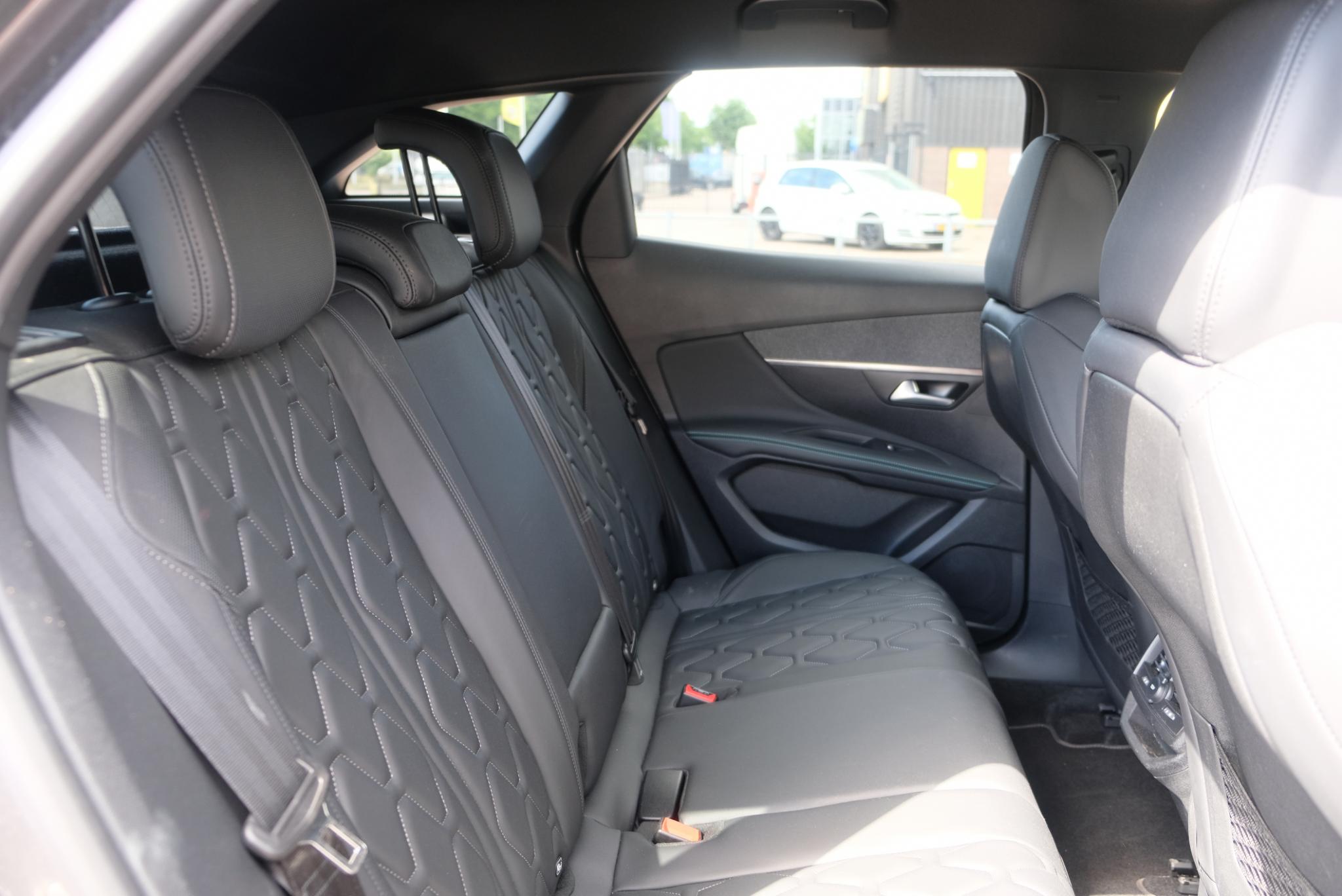 Peugeot 3008 1.2 Hybrid 145pk e-DCS6 Allure Pack Business | Navi | App Connect | Cruise | Climate | Keyless | Camera | Elektrische Achterklep afbeelding 10