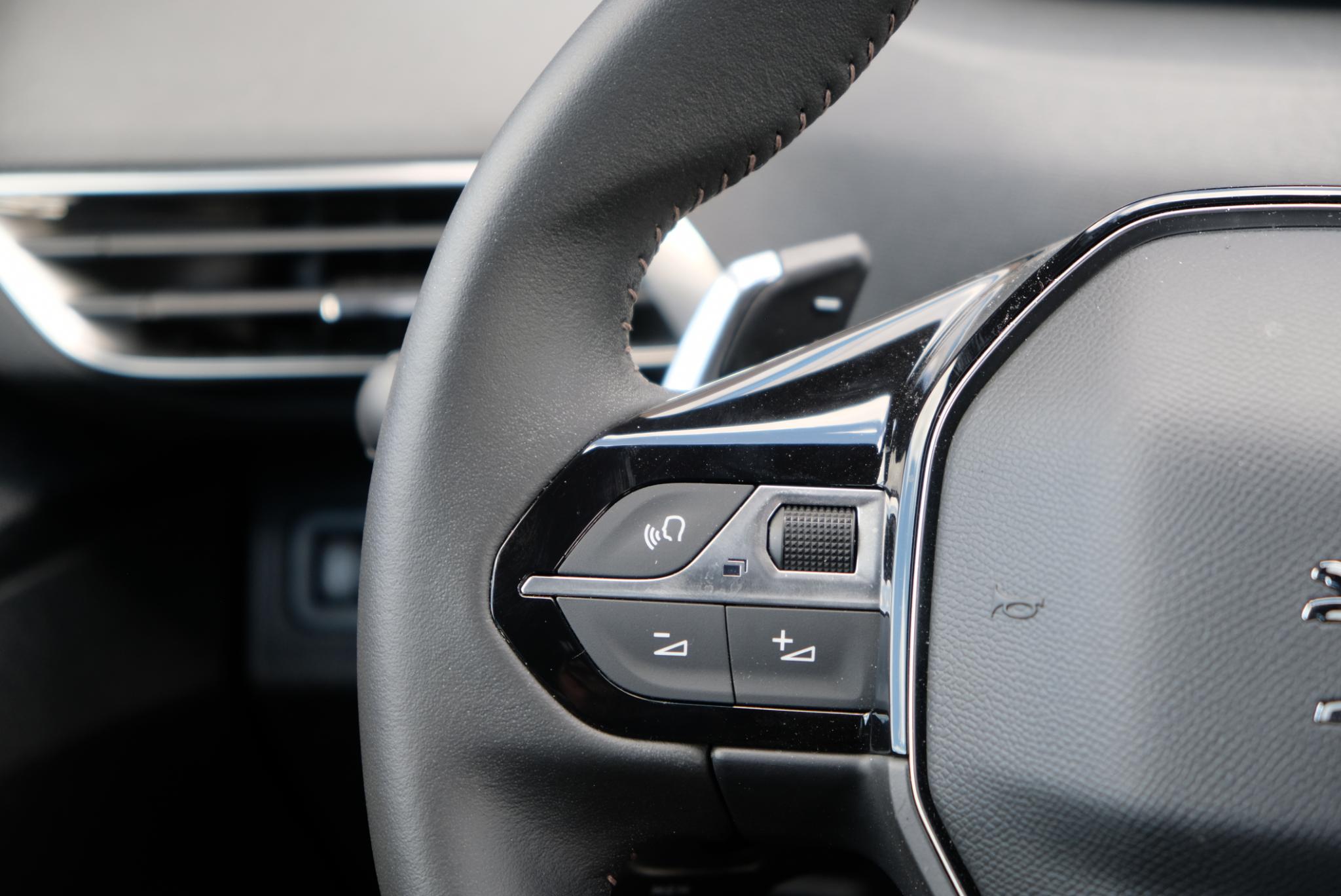 Peugeot 3008 1.2 Hybrid 145pk e-DCS6 Allure Pack Business | Navi | App Connect | Cruise | Climate | Keyless | Camera | Elektrische Achterklep afbeelding 18