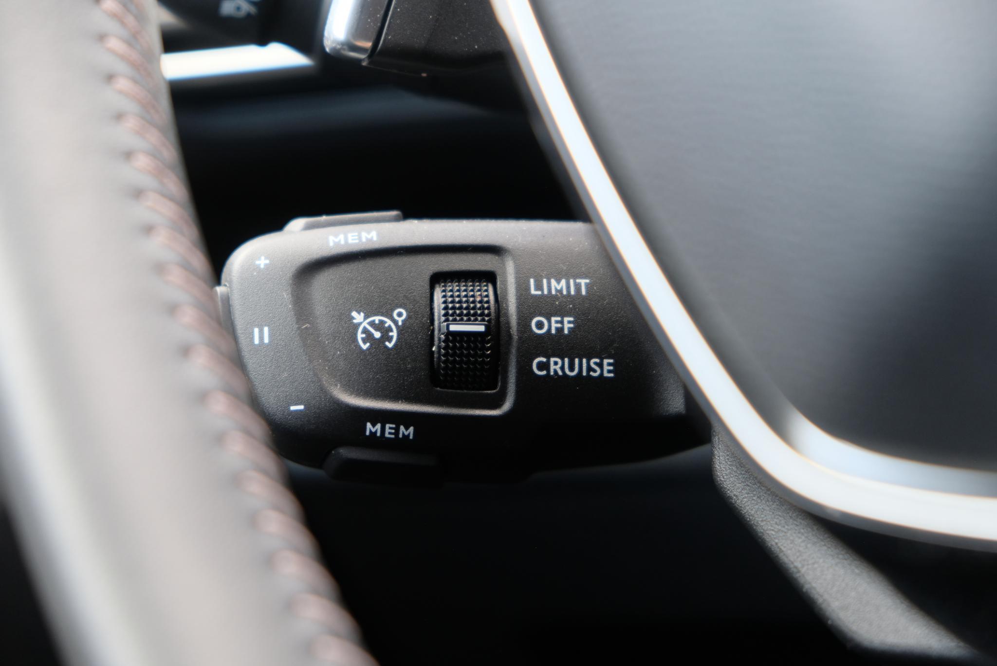 Peugeot 3008 1.2 Hybrid 145pk e-DCS6 Allure Pack Business | Navi | App Connect | Cruise | Climate | Keyless | Camera | Elektrische Achterklep afbeelding 20