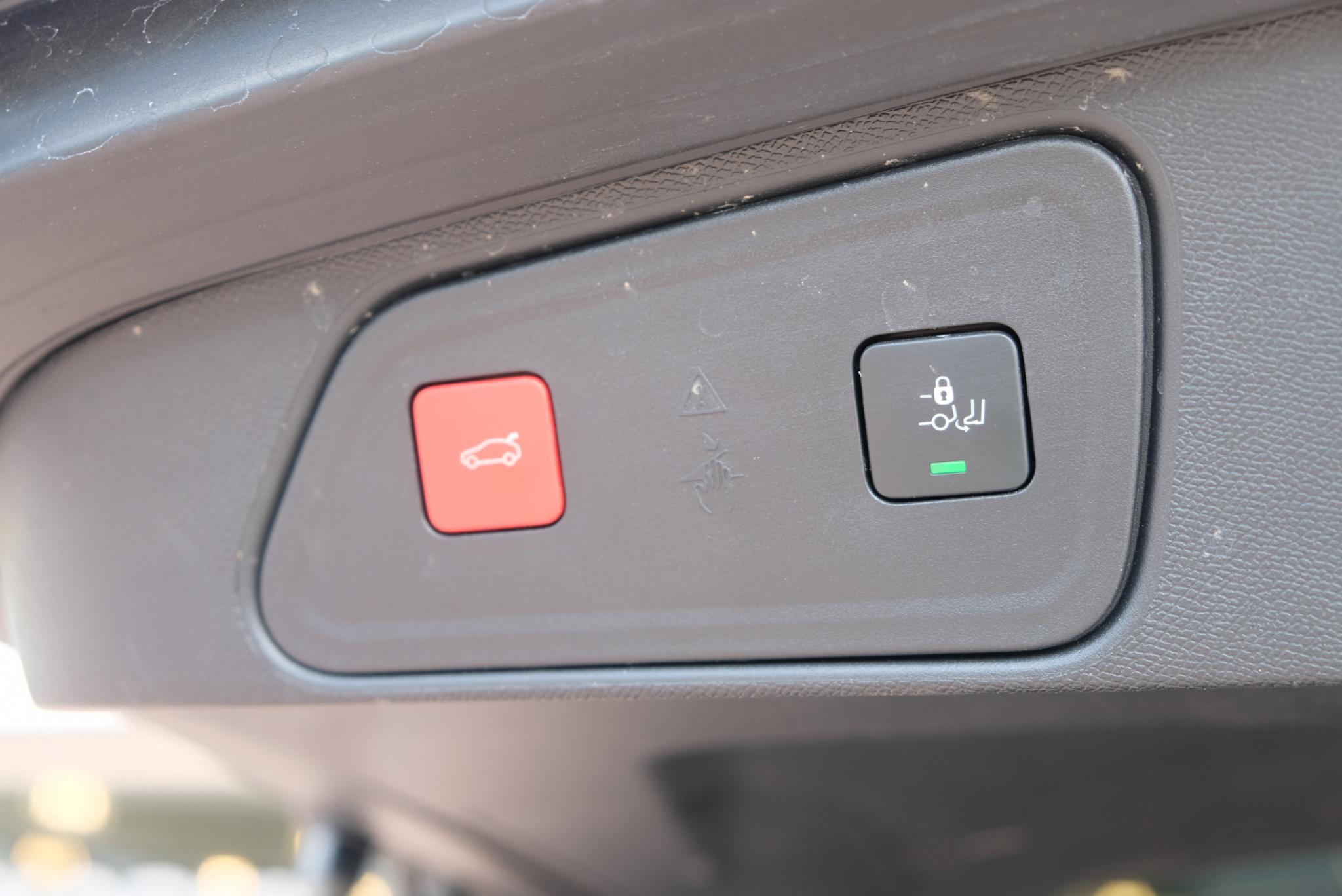 Peugeot 3008 1.2 Hybrid 145pk e-DCS6 Allure Pack Business | Navi | App Connect | Cruise | Climate | Keyless | Camera | Elektrische Achterklep afbeelding 25