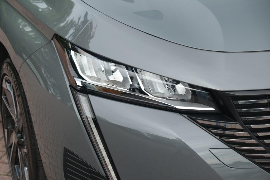 Peugeot 308 1.2 PureTech 130pk EAT8 Allure | Navi | Climate | Adaptive Cruise | Full LED | 360° Camera | Keyless | PDC afbeelding 2