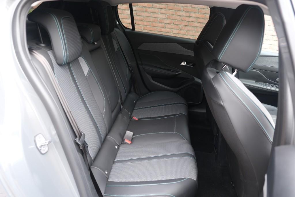 Peugeot 308 1.2 PureTech 130pk EAT8 Allure | Navi | Climate | Adaptive Cruise | Full LED | 360° Camera | Keyless | PDC afbeelding 3