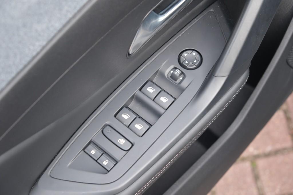Peugeot 308 1.2 PureTech 130pk EAT8 Allure | Navi | Climate | Adaptive Cruise | Full LED | 360° Camera | Keyless | PDC afbeelding 22