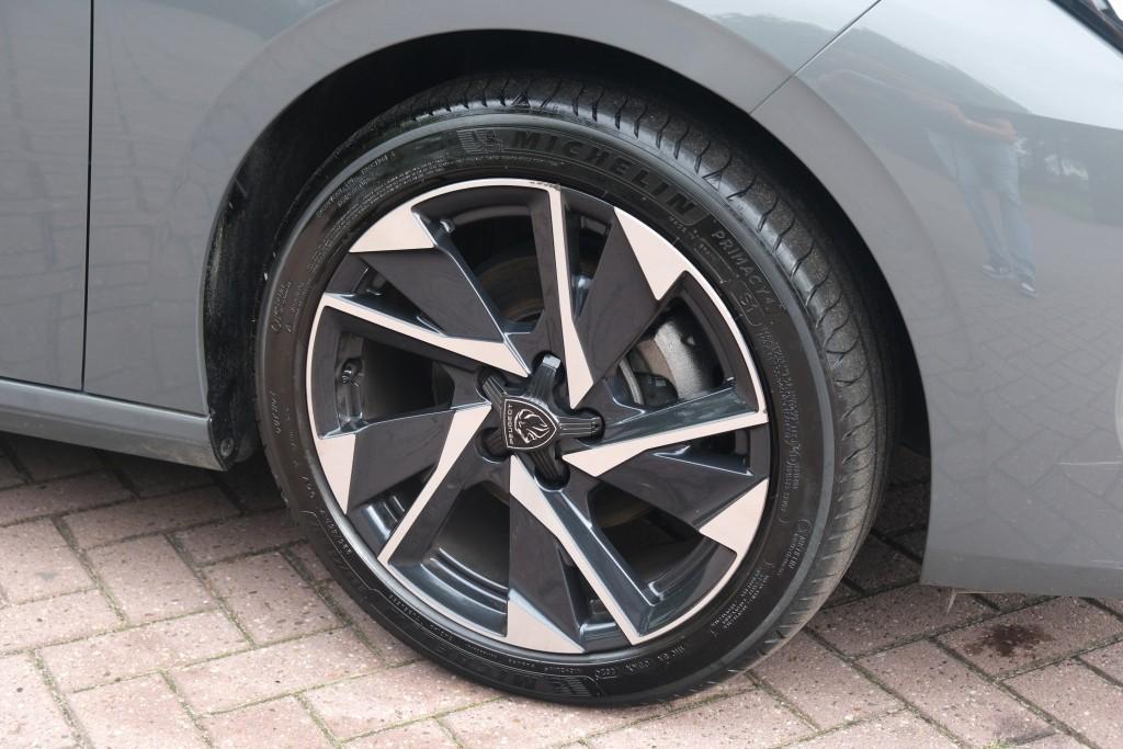 Peugeot 308 1.2 PureTech 130pk EAT8 Allure | Navi | Climate | Adaptive Cruise | Full LED | 360° Camera | Keyless | PDC afbeelding 23