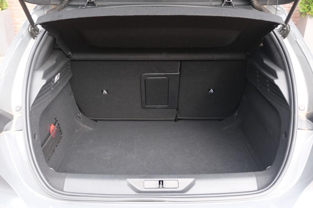 Peugeot 308 1.2 PureTech 130pk EAT8 Allure | Navi | Climate | Adaptive Cruise | Full LED | 360° Camera | Keyless | PDC afbeelding 26