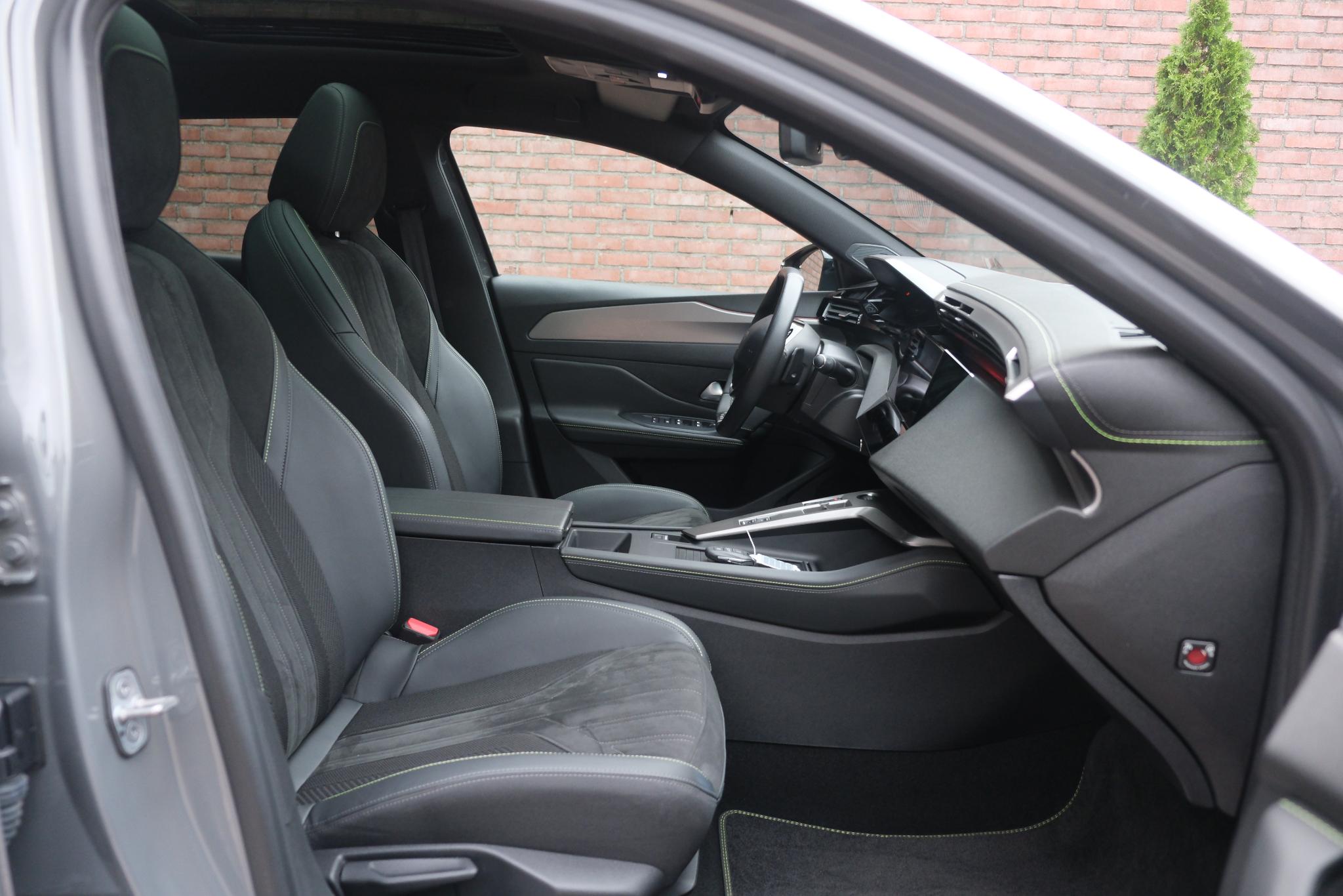 Peugeot 408 1.6 plug-in HYbrid 180pk EAT8 GT | Navi | Adaptive Cruise | Panoramadak | Keyless | 360° Camera | Matrix LED | Elektrische Achterklep | Blind Spot afbeelding 3