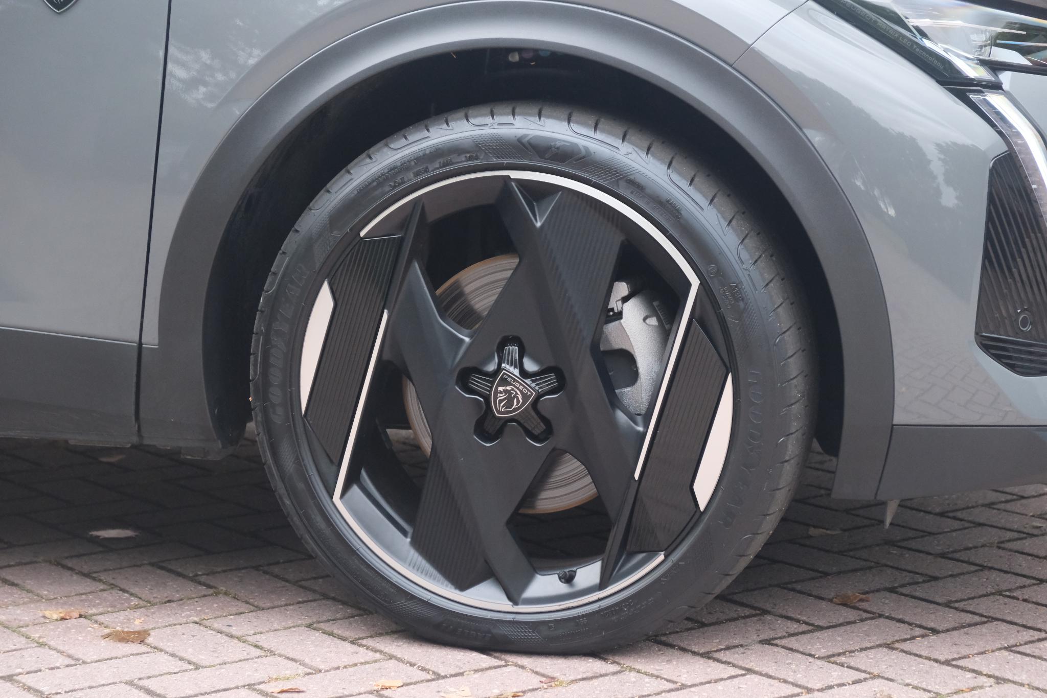 Peugeot 408 1.6 plug-in HYbrid 180pk EAT8 GT | Navi | Adaptive Cruise | Panoramadak | Keyless | 360° Camera | Matrix LED | Elektrische Achterklep | Blind Spot afbeelding 30