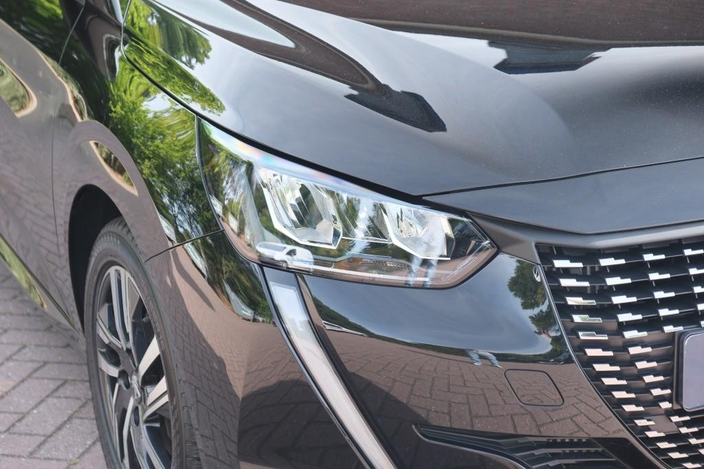 Peugeot 208 1.2 PureTech 100pk Allure Pack | App Connect | Climate | Adaptive Cruise | Camera | Keyless | PDC afbeelding 2