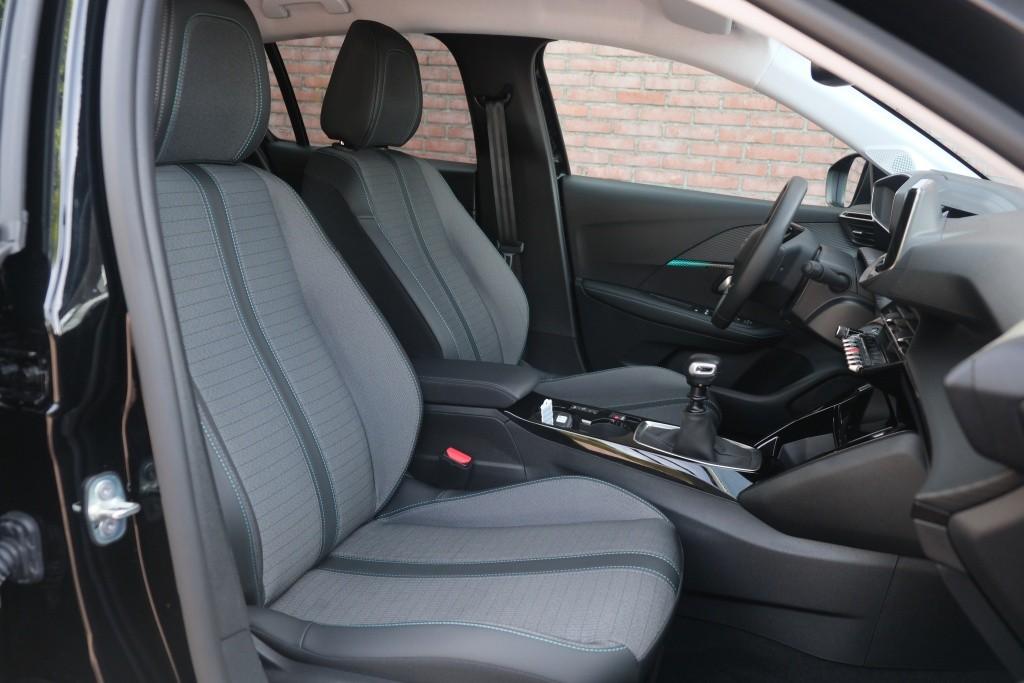 Peugeot 208 1.2 PureTech 100pk Allure Pack | App Connect | Climate | Adaptive Cruise | Camera | Keyless | PDC afbeelding 6