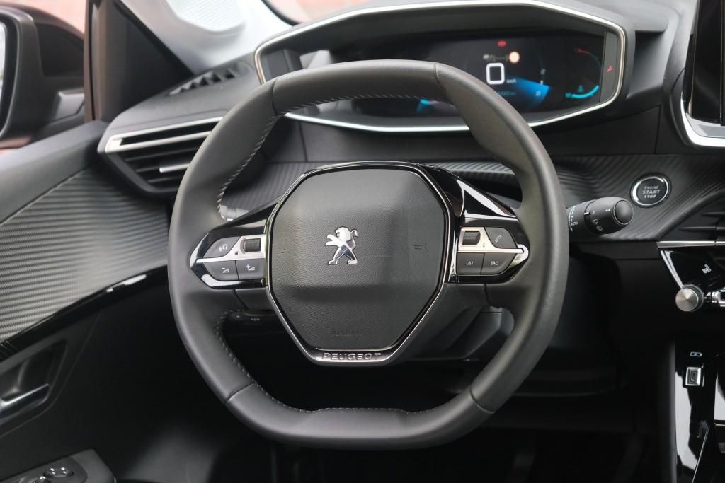 Peugeot 208 1.2 PureTech 100pk Allure Pack | App Connect | Climate | Adaptive Cruise | Camera | Keyless | PDC afbeelding 13