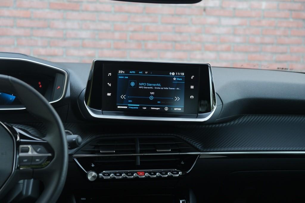 Peugeot 208 1.2 PureTech 100pk Allure Pack | App Connect | Climate | Adaptive Cruise | Camera | Keyless | PDC afbeelding 16