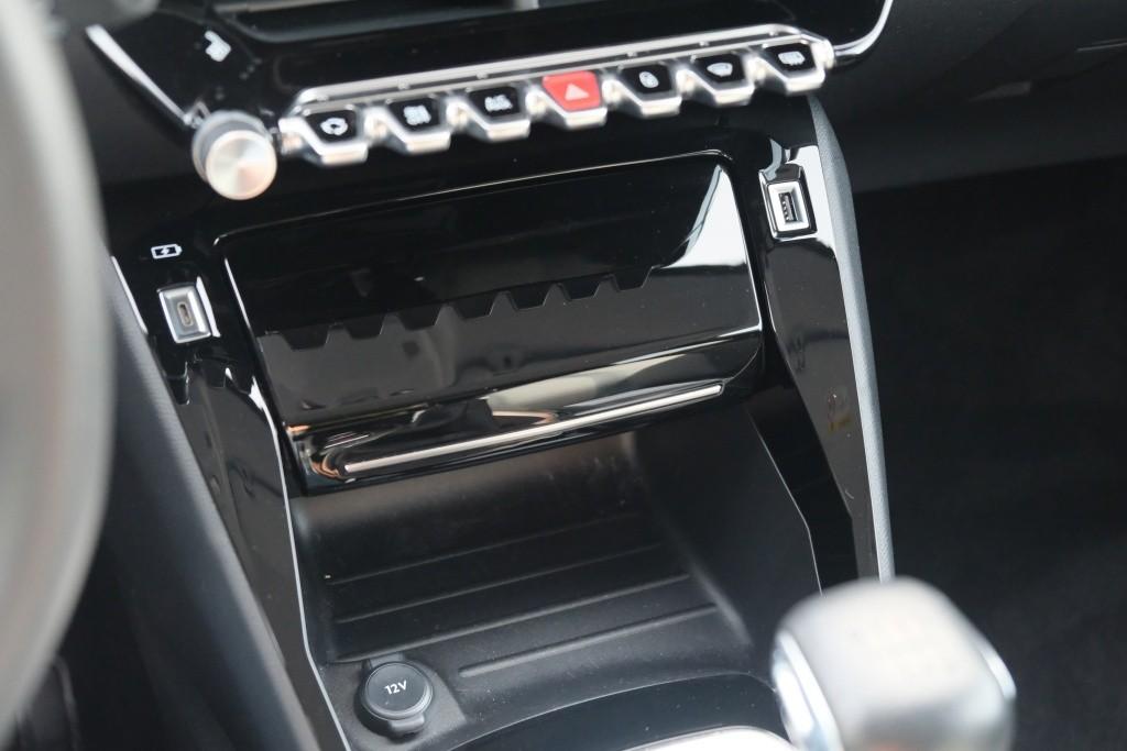 Peugeot 208 1.2 PureTech 100pk Allure Pack | App Connect | Climate | Adaptive Cruise | Camera | Keyless | PDC afbeelding 23