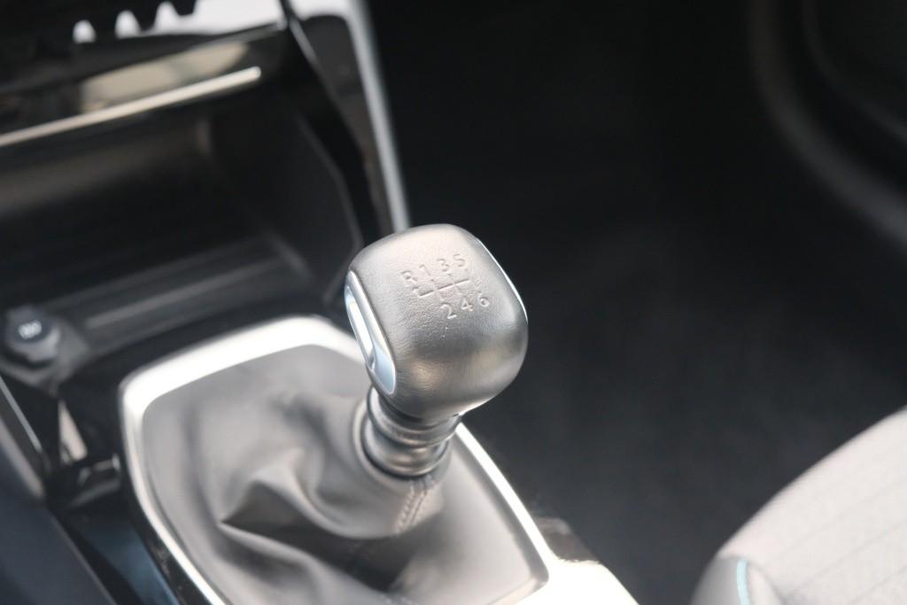 Peugeot 208 1.2 PureTech 100pk Allure Pack | App Connect | Climate | Adaptive Cruise | Camera | Keyless | PDC afbeelding 24