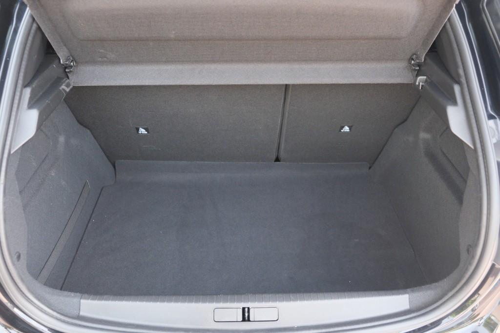 Peugeot 208 1.2 PureTech 100pk Allure Pack | App Connect | Climate | Adaptive Cruise | Camera | Keyless | PDC afbeelding 30
