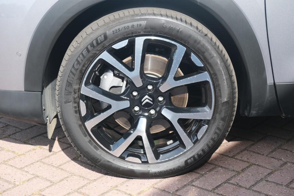 Citroën C5 Aircross 1.6 Plug-in Hybrid 225pk EAT8 Shine | Navi | App Connect | Climate | Adaptive Cruise | Camera | Keyless | PDC afbeelding 28