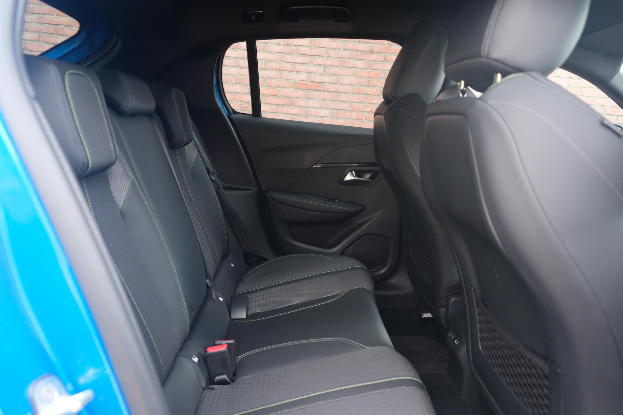 Peugeot 208 1.2 Hybrid 145pk e-DCS6 GT | Navi | App Connect | Climate | Adaptive Cruise | Keyless | Camera | Blind Spot | PDC afbeelding 6