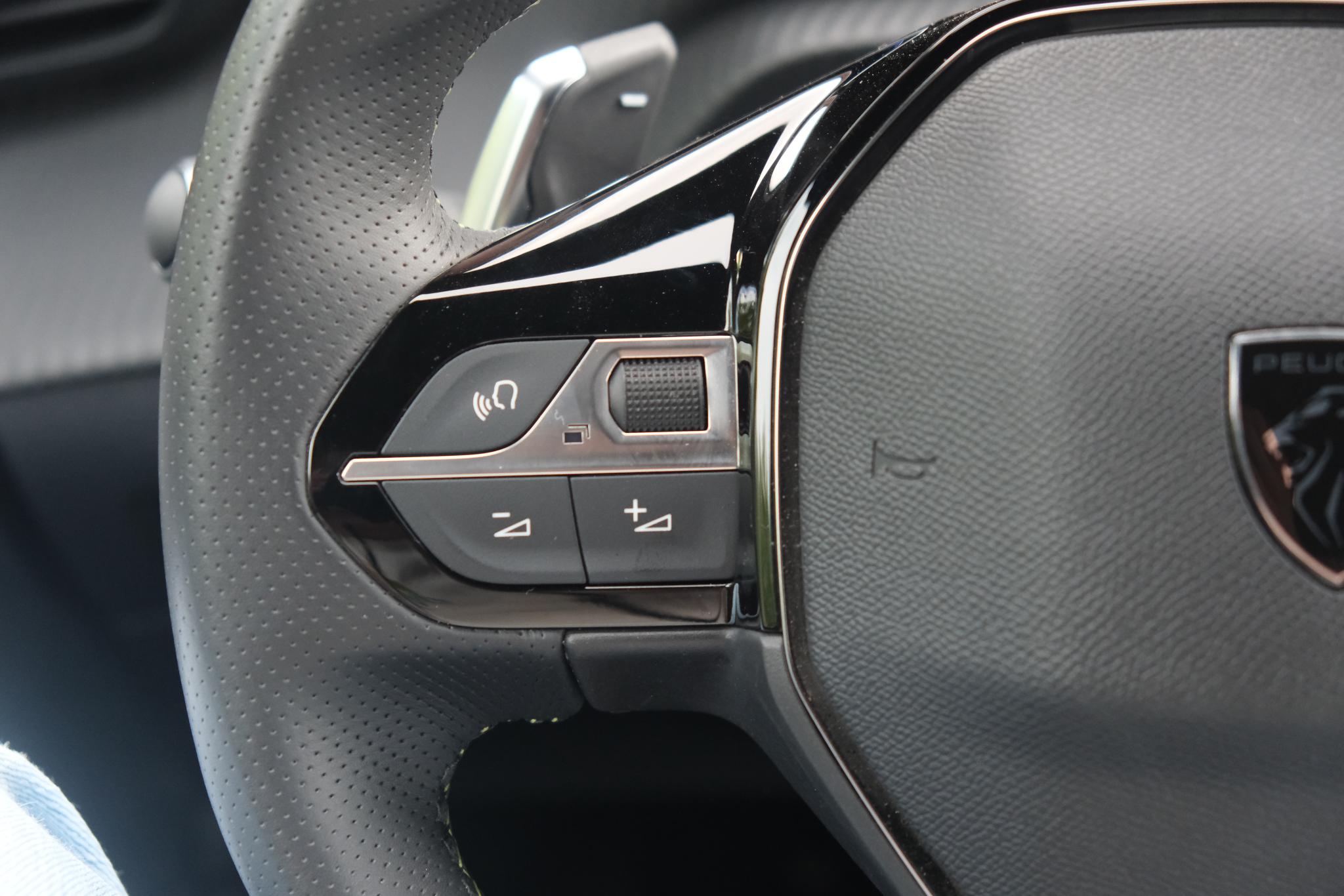 Peugeot 208 1.2 Hybrid 145pk e-DCS6 GT | Navi | App Connect | Climate | Adaptive Cruise | Keyless | Camera | Blind Spot | PDC afbeelding 11