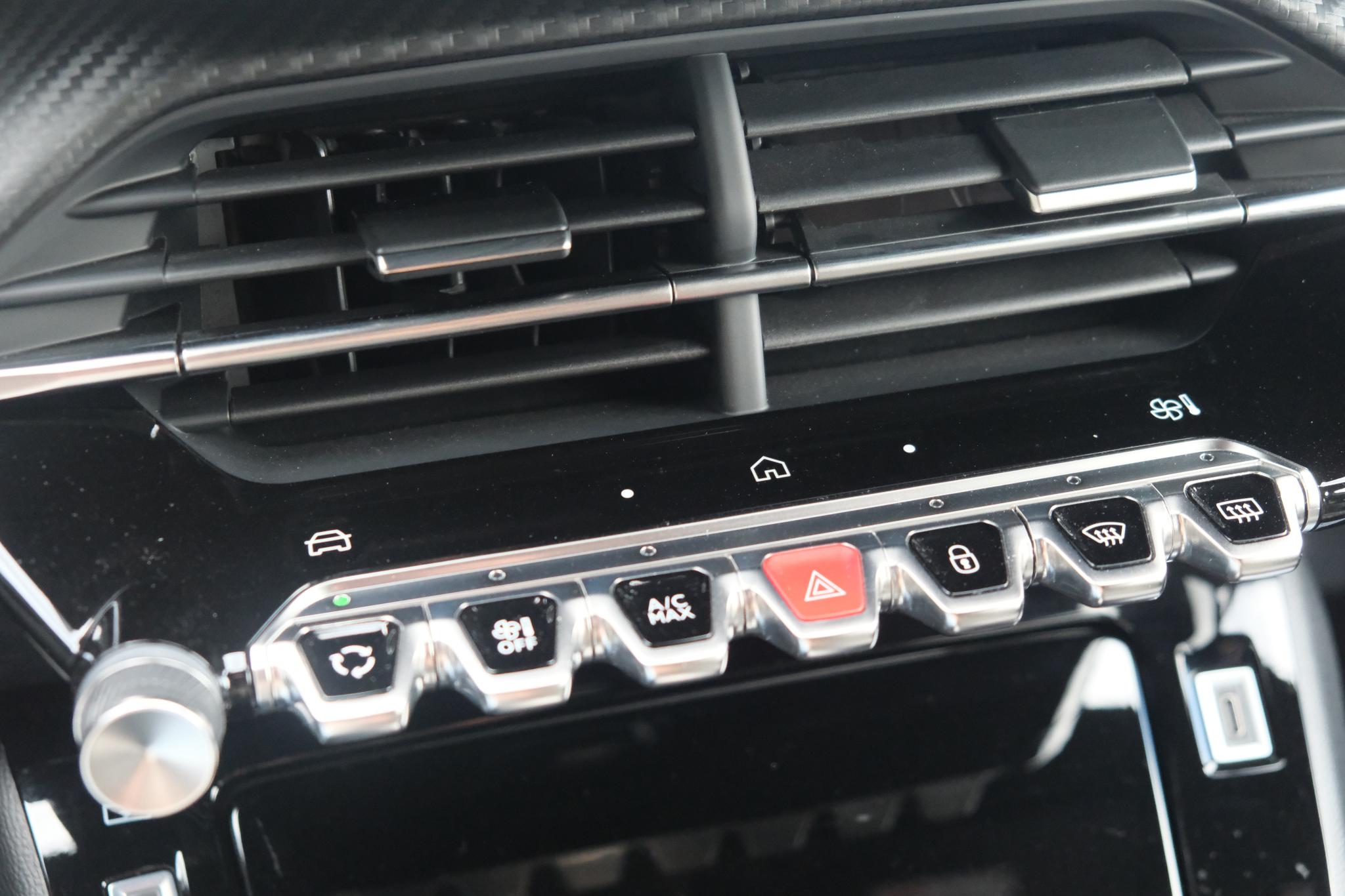 Peugeot 208 1.2 Hybrid 145pk e-DCS6 GT | Navi | App Connect | Climate | Adaptive Cruise | Keyless | Camera | Blind Spot | PDC afbeelding 19