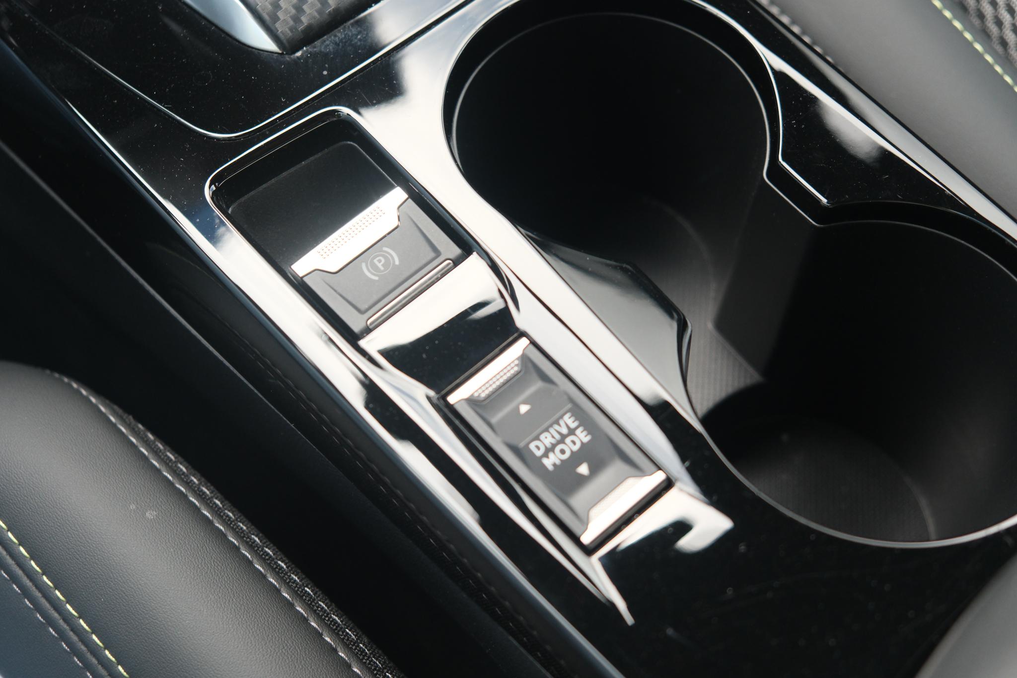 Peugeot 208 1.2 Hybrid 145pk e-DCS6 GT | Navi | App Connect | Climate | Adaptive Cruise | Keyless | Camera | Blind Spot | PDC afbeelding 21