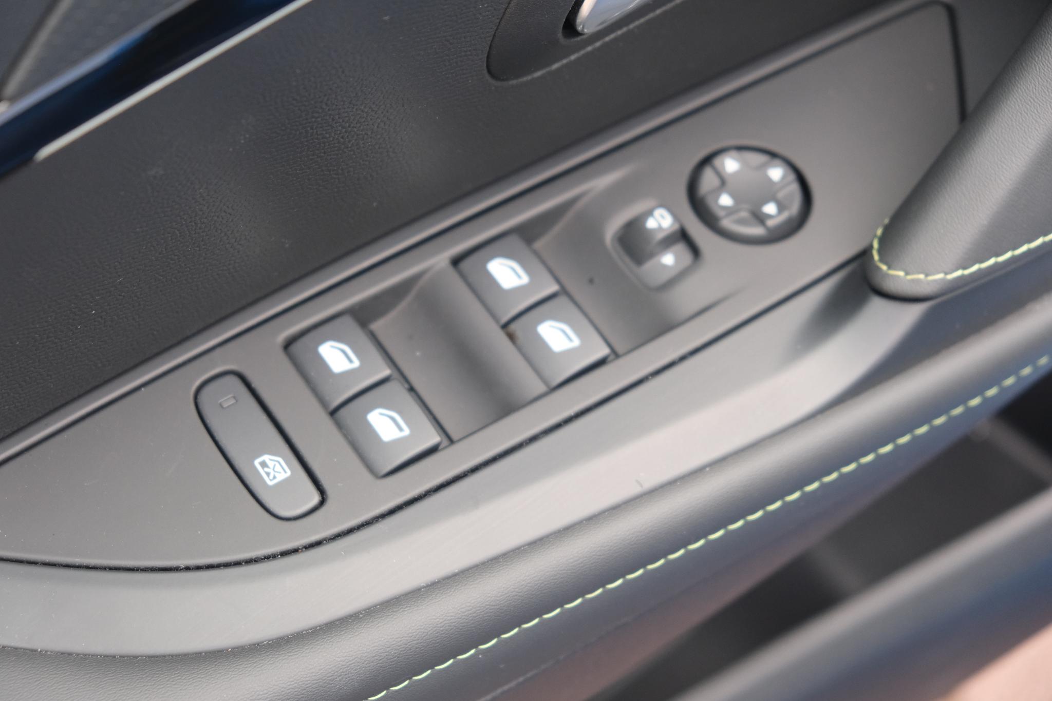 Peugeot 208 1.2 Hybrid 145pk e-DCS6 GT | Navi | App Connect | Climate | Adaptive Cruise | Keyless | Camera | Blind Spot | PDC afbeelding 22