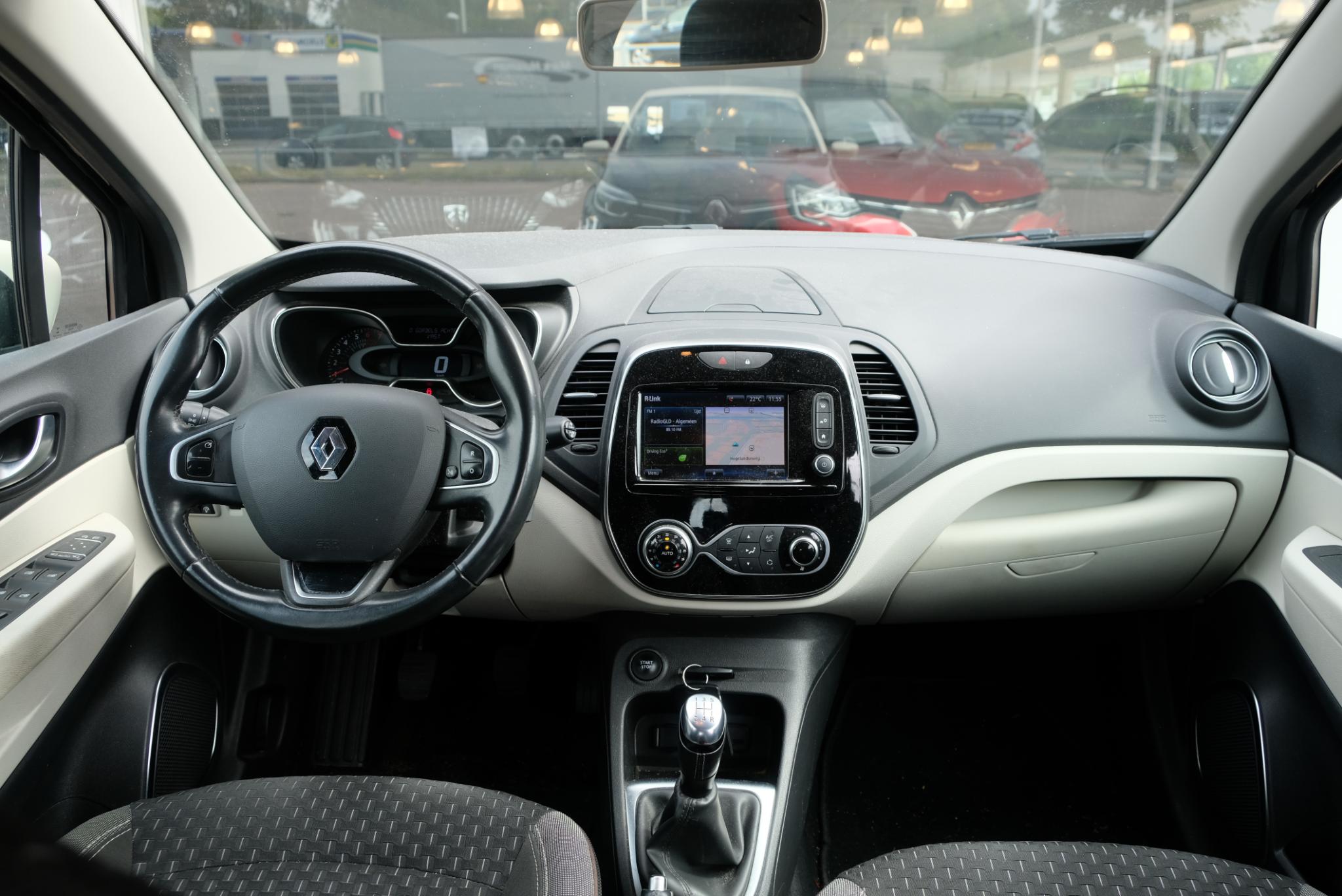 Renault Captur 0.9 TCe 90pk Intens | Navi | Camera | Trekhaak | Dodehoek | Climate afbeelding 2