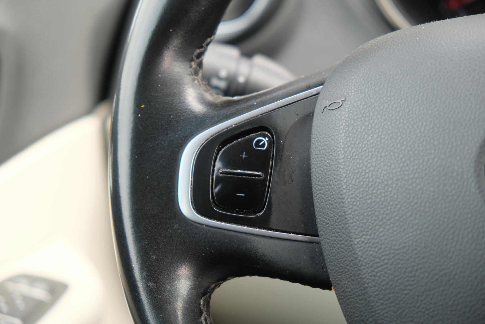 Renault Captur 0.9 TCe 90pk Intens | Navi | Camera | Trekhaak | Dodehoek | Climate afbeelding 12