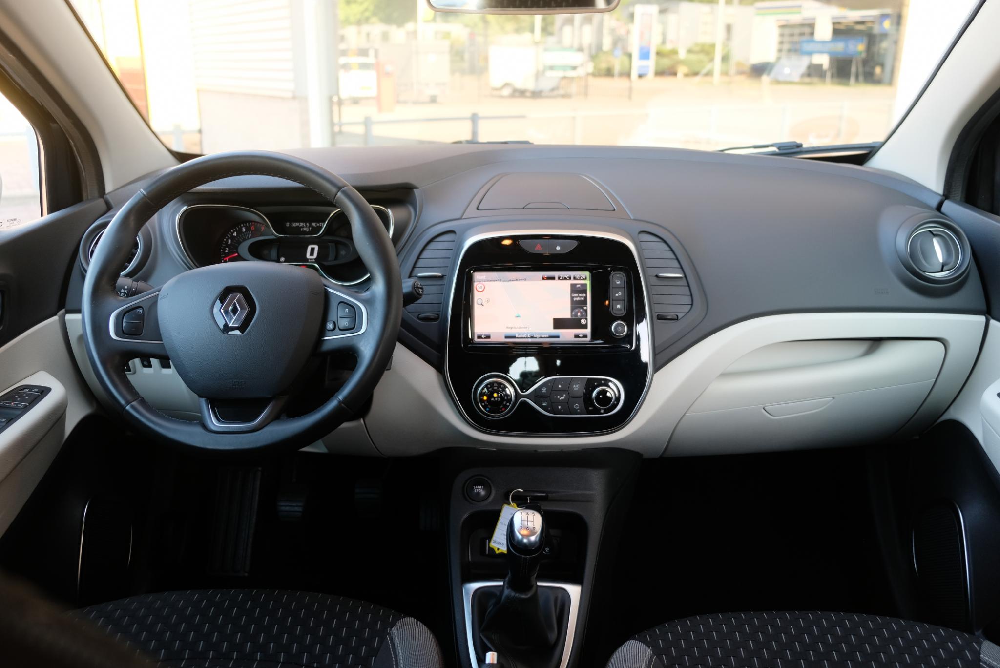 Renault Captur 0.9 TCe 90pk Intens | Navi | Camera | Trekhaak | Dodehoek | Climate afbeelding 2