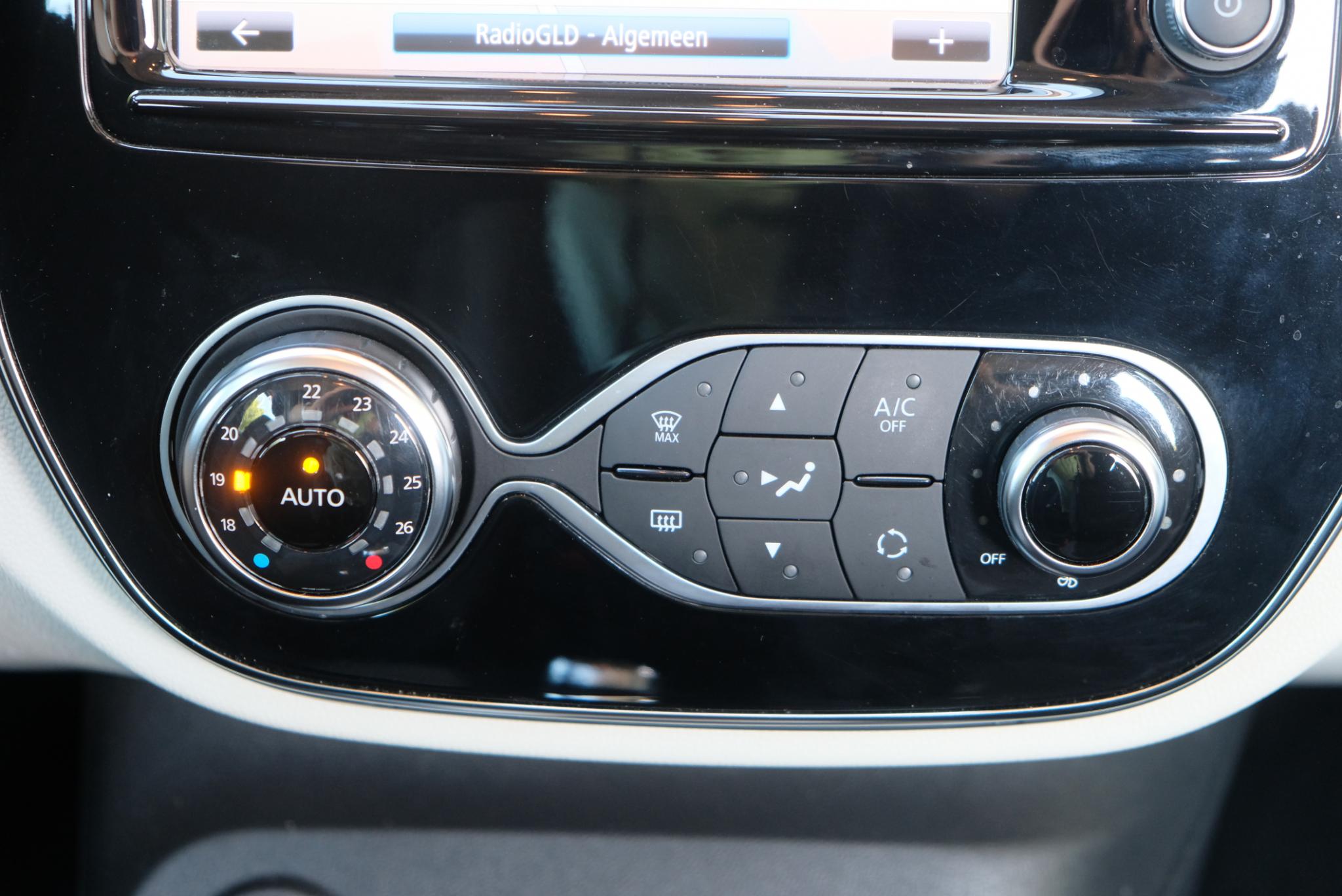 Renault Captur 0.9 TCe 90pk Intens | Navi | Camera | Trekhaak | Dodehoek | Climate afbeelding 12