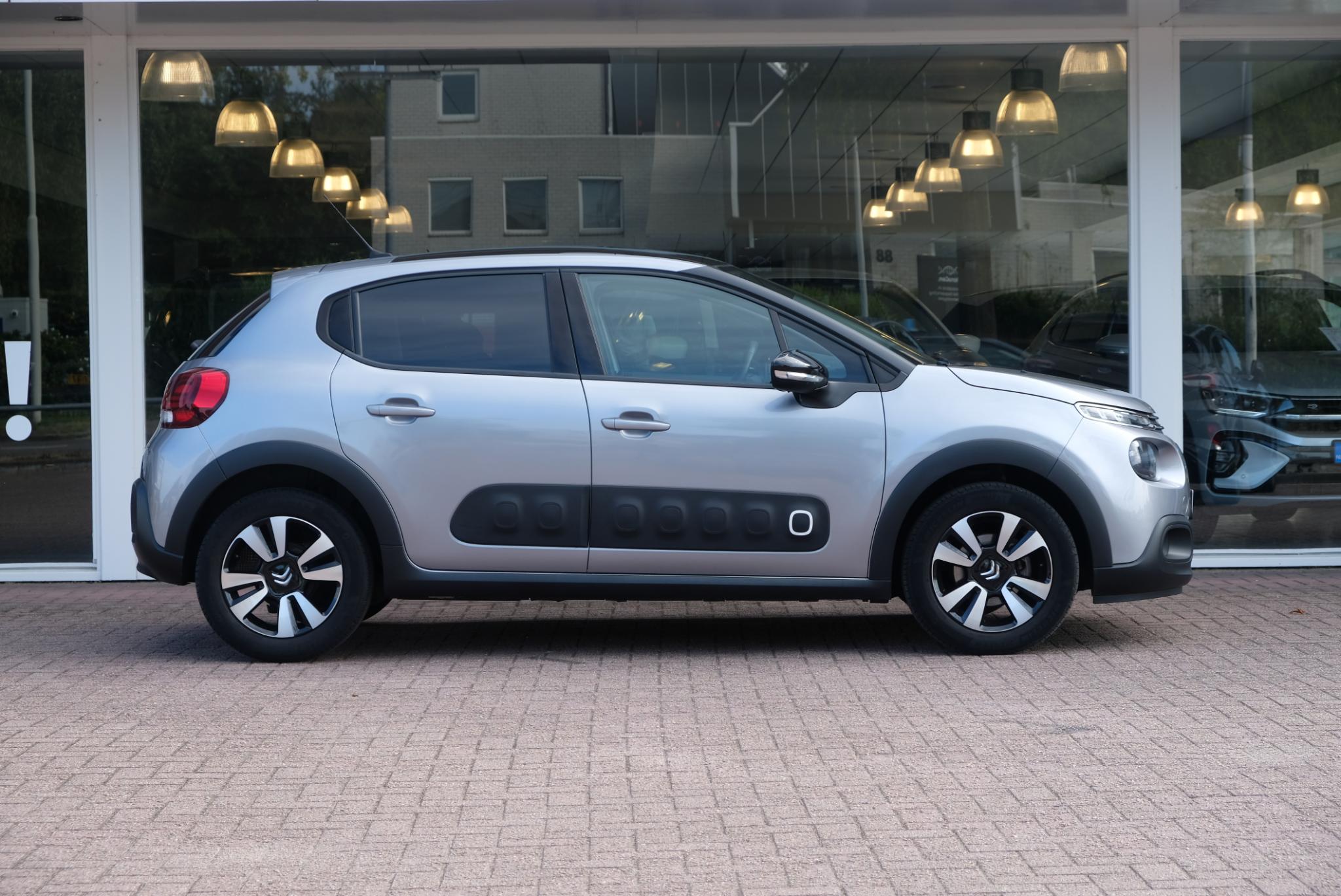 Citroën C3 1.2 82pk Shine | App Connect | Climate | Cruise | Panoramadak | Stoelverwarming | PDC afbeelding 4