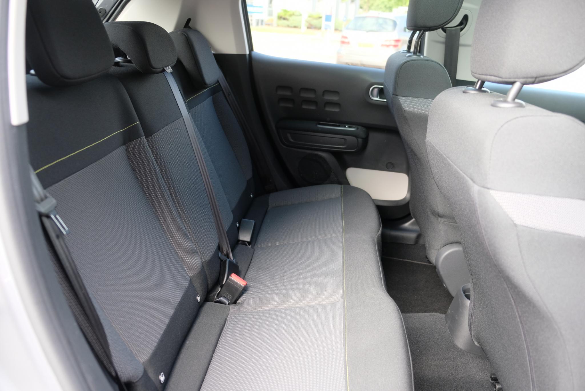 Citroën C3 1.2 82pk Shine | App Connect | Climate | Cruise | Panoramadak | Stoelverwarming | PDC afbeelding 9