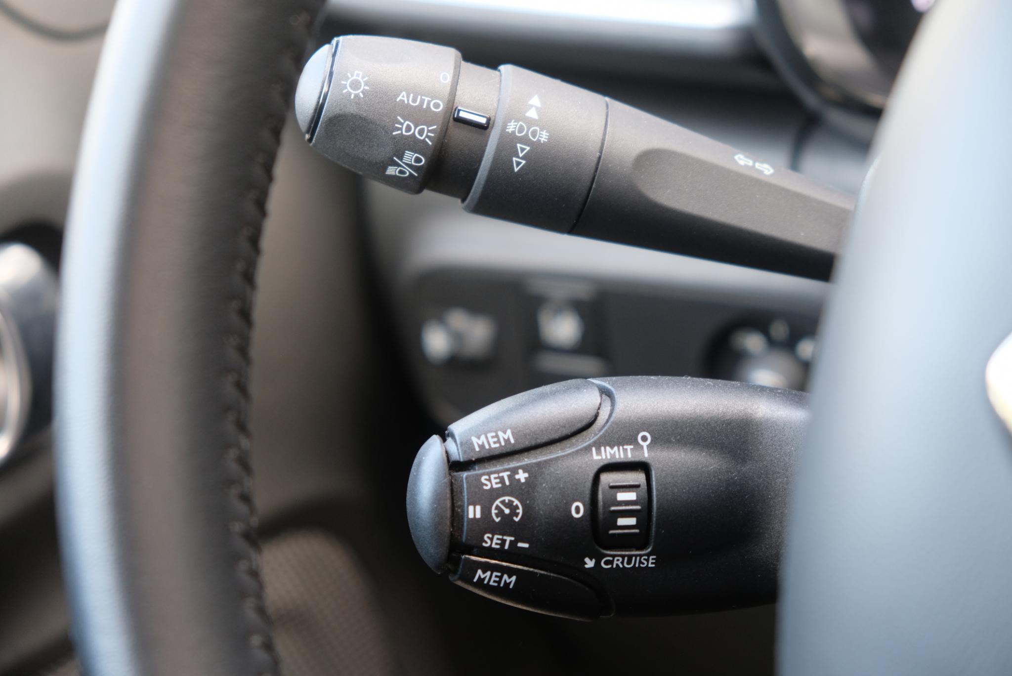Citroën C3 1.2 82pk Shine | App Connect | Climate | Cruise | Panoramadak | Stoelverwarming | PDC afbeelding 13