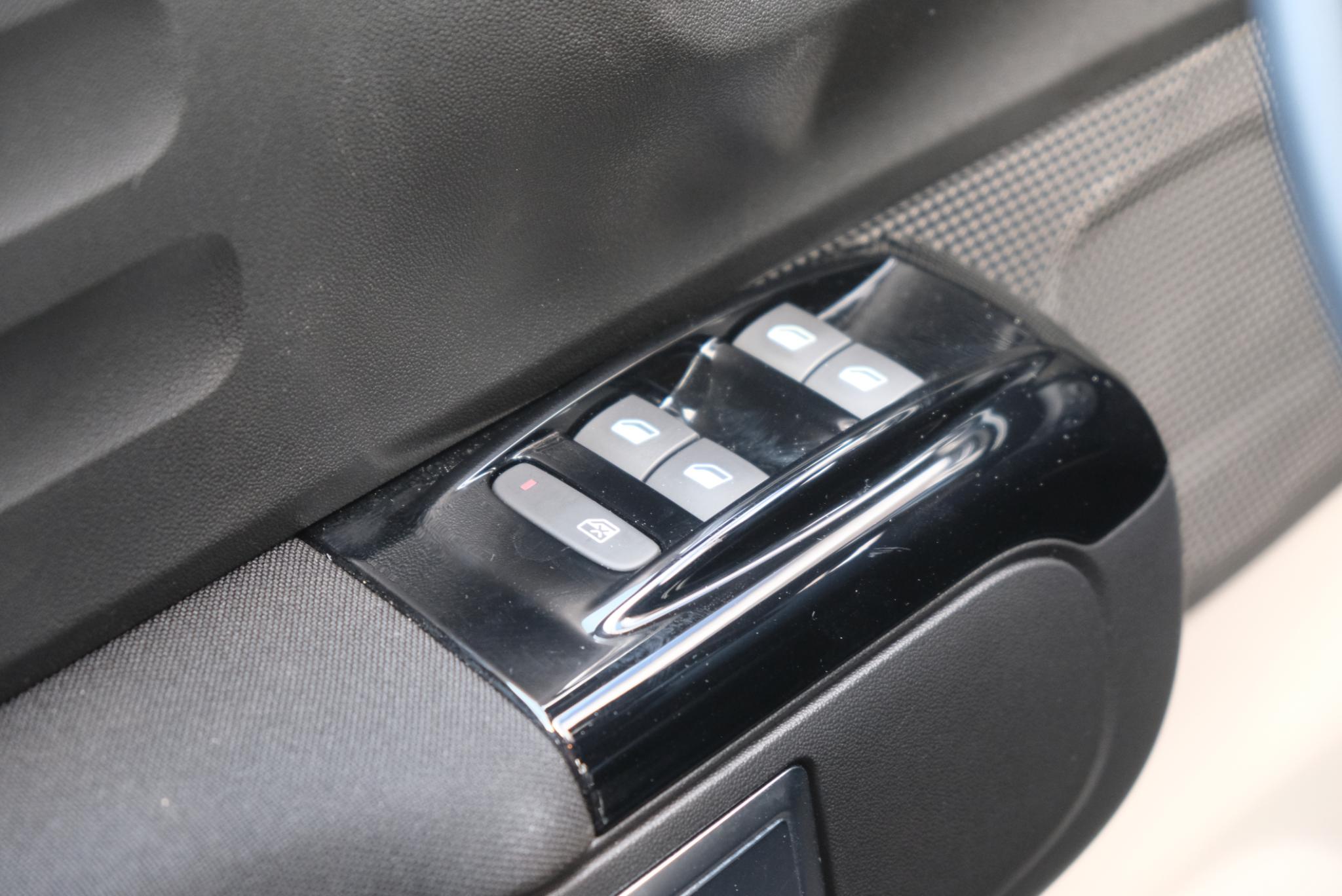 Citroën C3 1.2 82pk Shine | App Connect | Climate | Cruise | Panoramadak | Stoelverwarming | PDC afbeelding 15