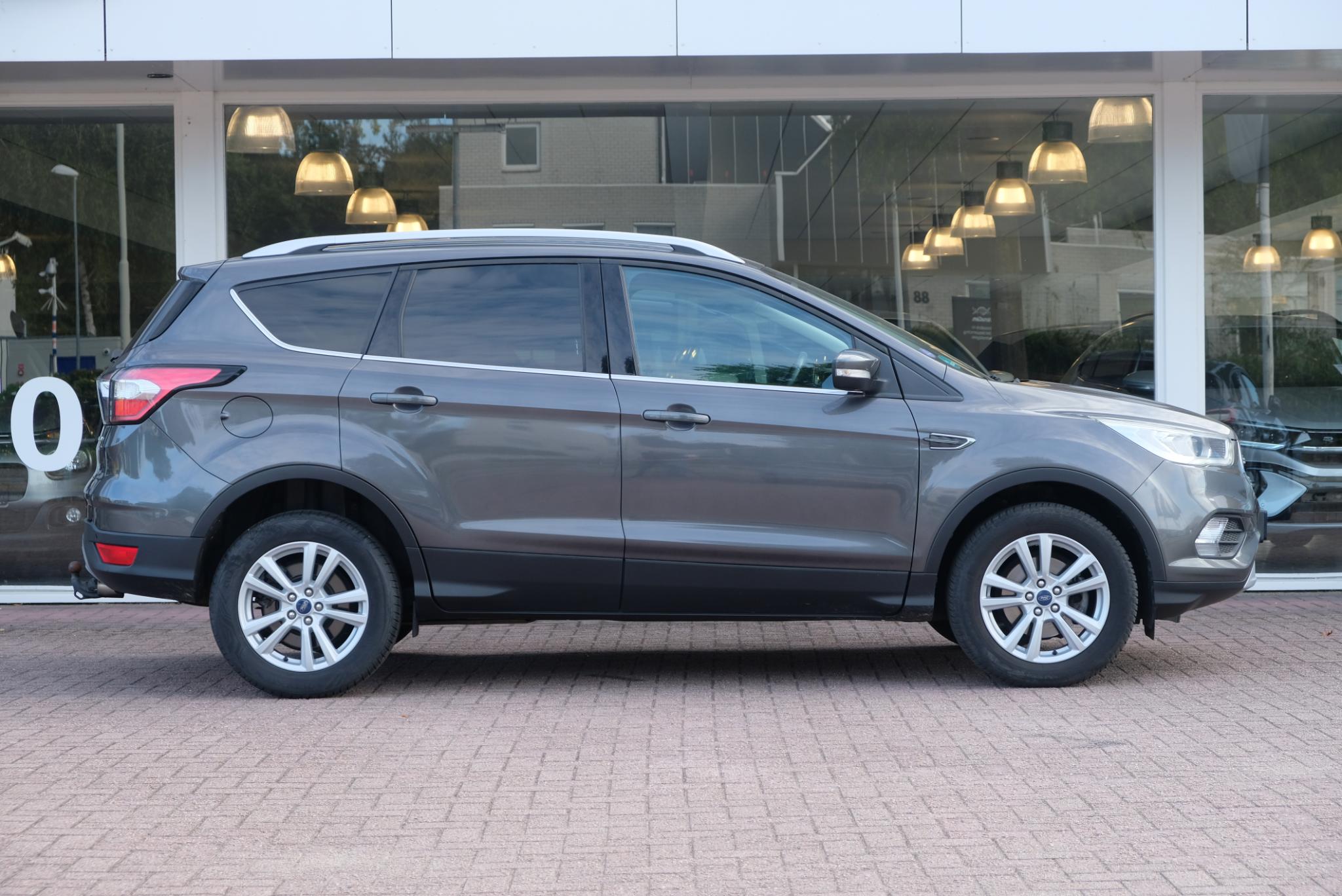 Ford Kuga 1.5 EcoBoost 120pk Trend Ultimate | Navi | App Connect | Climate | Cruise | Stoelverwarming | Winter Pakket | Trekhaak afbeelding 4