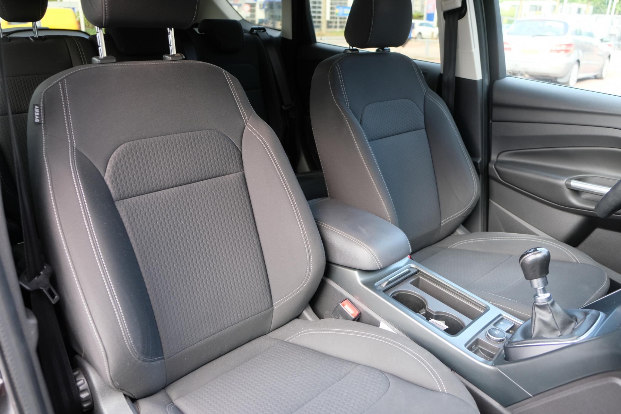 Ford Kuga 1.5 EcoBoost 120pk Trend Ultimate | Navi | App Connect | Climate | Cruise | Stoelverwarming | Winter Pakket | Trekhaak afbeelding 9