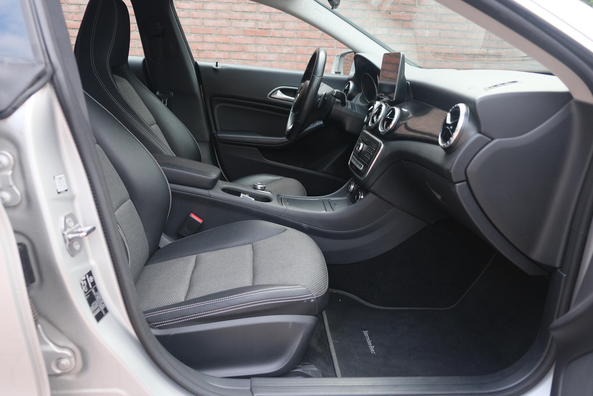 Mercedes-Benz CLA-Klasse 122pk 7G-DCT Shooting Brake Ambition | Navi | Airco | Cruise | Camera | PDC afbeelding 3