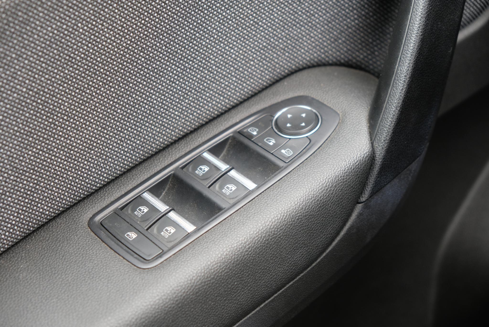 Renault Captur 1.0 TCe 90pk Techno | Navi | App Connect | Cruise | Climate | Camera | Keyless | PDC afbeelding 15