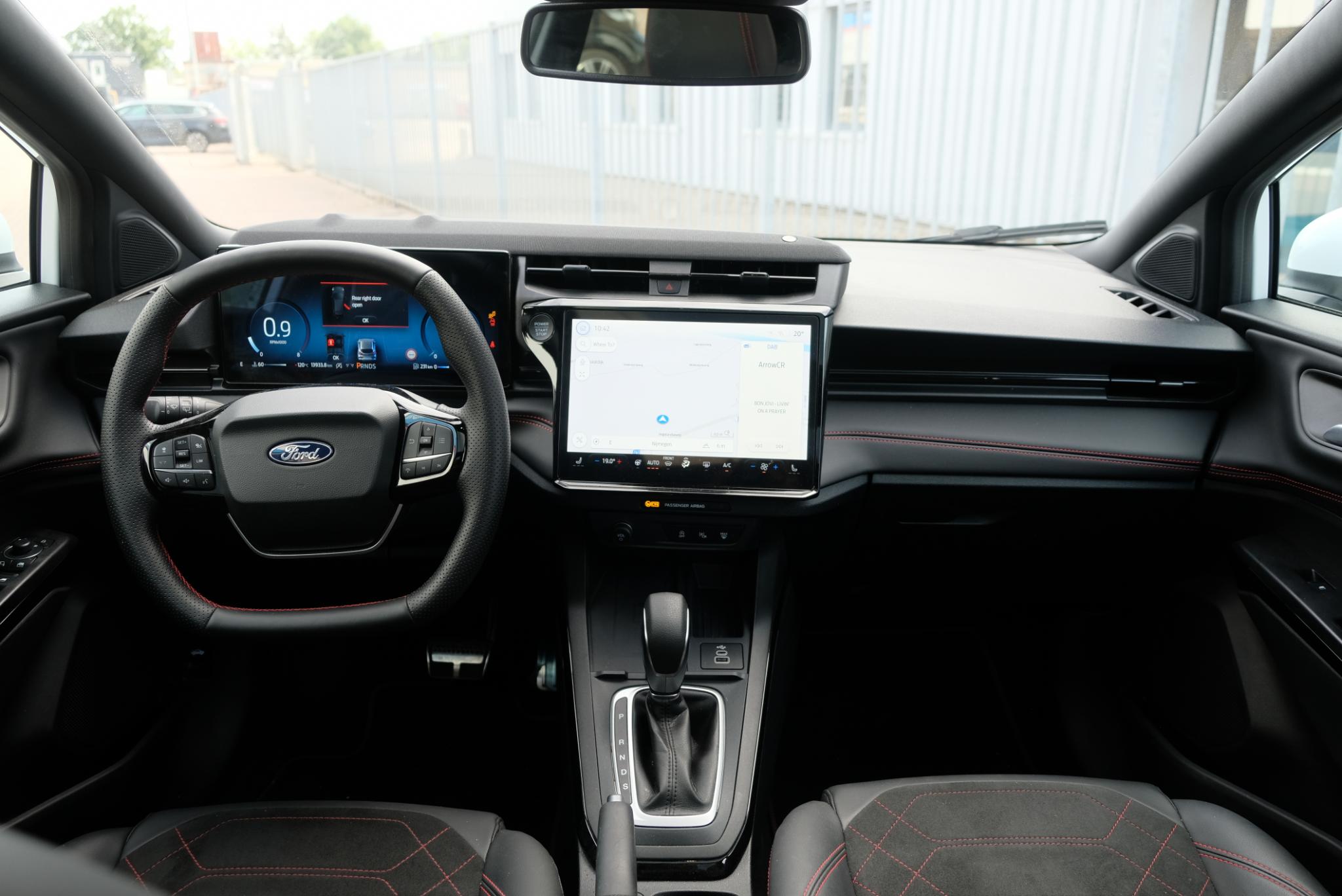 Ford Puma 1.0 EcoBoost Hybrid 155pk Aut. ST-Line X | Nieuw Model ! | Adaptive Cruise | 360° Camera | Panoramadak | Elektrische Achterklep | Trekhaak | Winter Pakket afbeelding 2