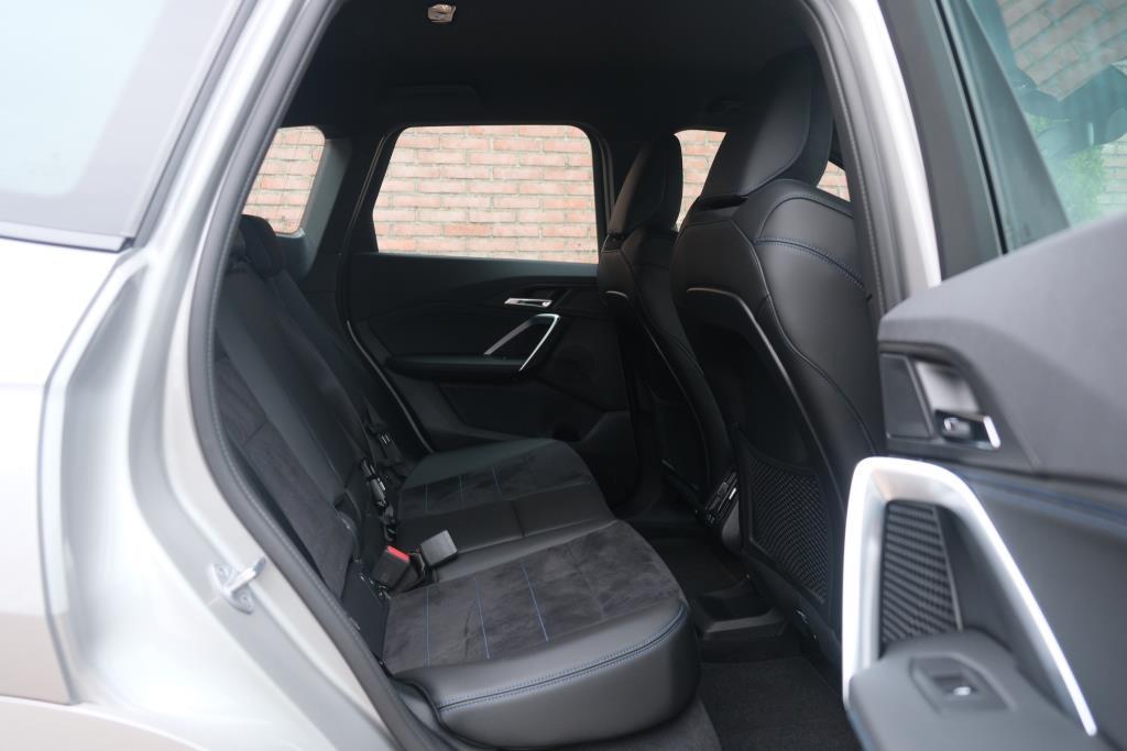 BMW X1 xDrive25e 245pk Aut. M Sport | Navi | Climate | Keyless | Camera | Alcatara | Elektrische Achterklep | Stoelverwarming | PDC afbeelding 7