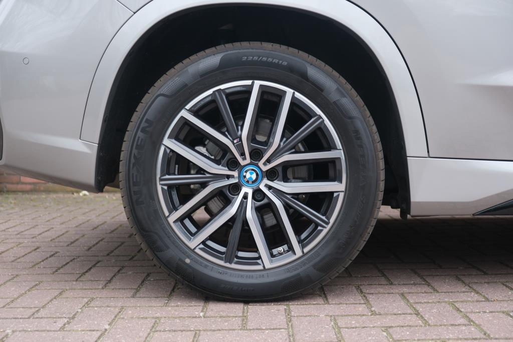 BMW X1 xDrive25e 245pk Aut. M Sport | Navi | Climate | Keyless | Camera | Alcatara | Elektrische Achterklep | Stoelverwarming | PDC afbeelding 31