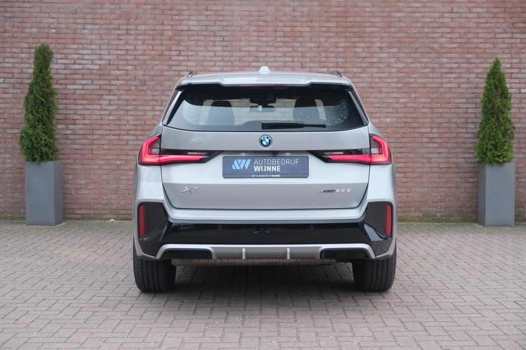 BMW X1 xDrive25e 245pk Aut. M Sport | Navi | Climate | Keyless | Camera | Alcatara | Elektrische Achterklep | Stoelverwarming | PDC afbeelding 32