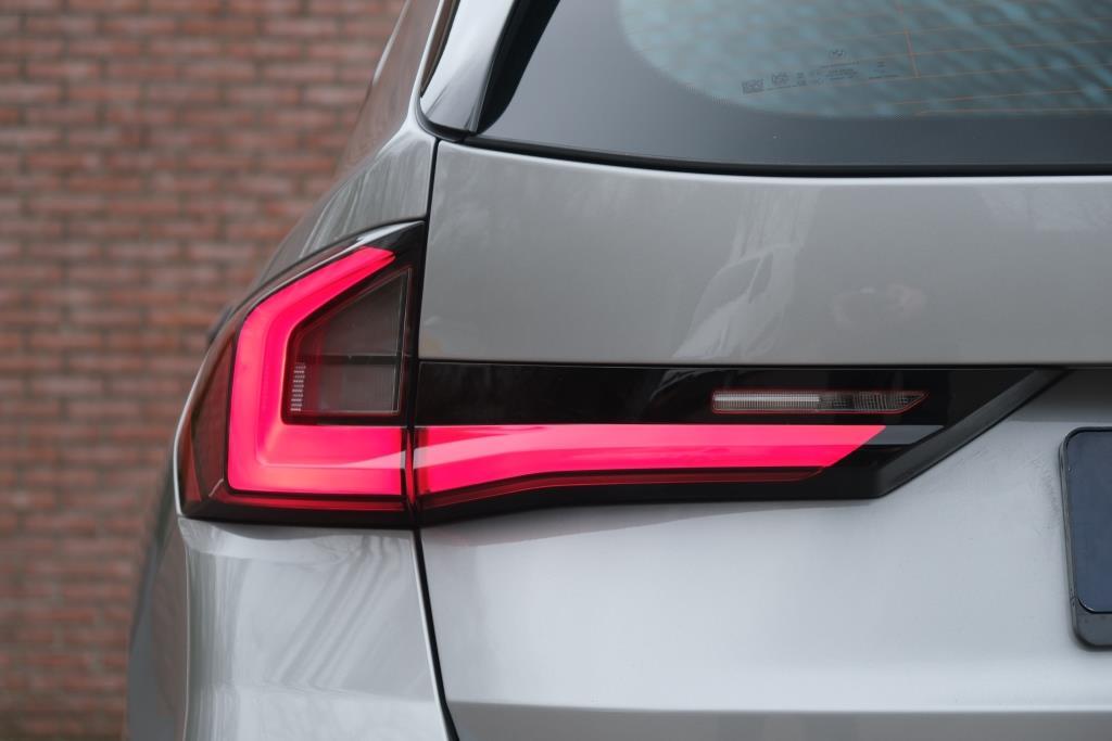 BMW X1 xDrive25e 245pk Aut. M Sport | Navi | Climate | Keyless | Camera | Alcatara | Elektrische Achterklep | Stoelverwarming | PDC afbeelding 33