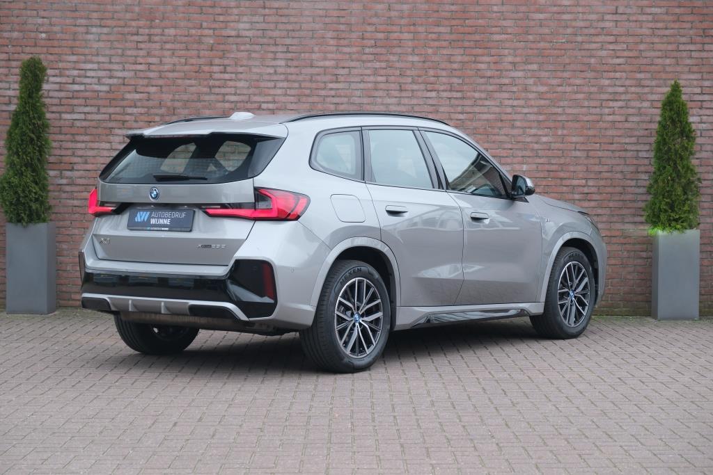 BMW X1 xDrive25e 245pk Aut. M Sport | Navi | Climate | Keyless | Camera | Alcatara | Elektrische Achterklep | Stoelverwarming | PDC afbeelding 36