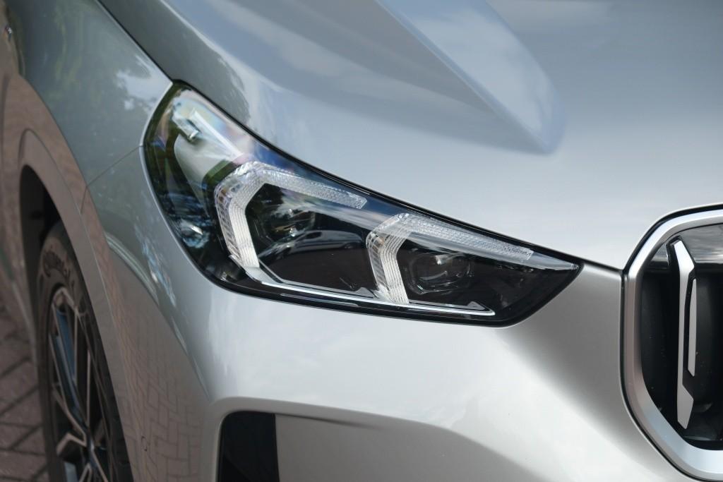 BMW X1 xDrive25e 245pk Aut. M Sport | Navi | Climate | Keyless | Camera | Alcatara | Elektrische Achterklep | Stoelverwarming | PDC afbeelding 2